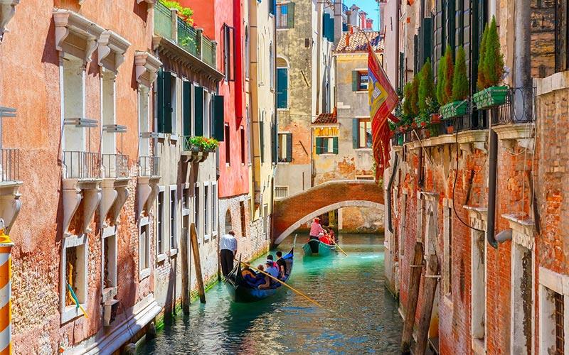 Romance au fil des canaux de Venise